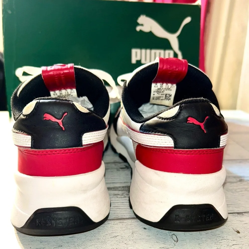 Men’s Puma RS 2.0 core sneakers. White/black/red size-7 1/2